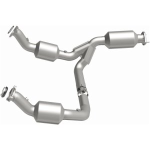 GMC Savana 3500 Performance Exhaust - Underbody - Magnaflow - OEM Grade Direct-Fit - `21-`23