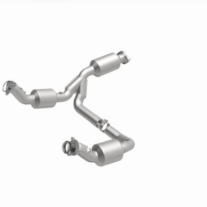 GMC Savana 3500 Performance Exhaust - Underbody - Magnaflow - OEM Grade Direct-Fit - `21-`23