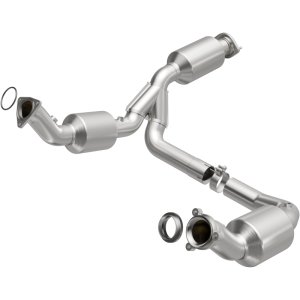 GMC Savana 3500 Performance Exhaust - Underbody - Magnaflow - OEM Grade Direct-Fit - `21-`23