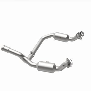 GMC Sierra 1500 Catalytic Converter - Single Underbody - Magnaflow - OEM Grade Direct-Fit - `19-`23