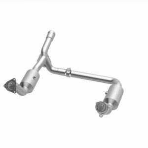 GMC Sierra 1500 Catalytic Converter - Single Underbody - Magnaflow - OEM Grade Direct-Fit - `19-`23