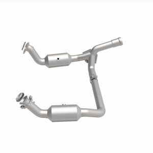 GMC Sierra 1500 Catalytic Converter - Single Underbody - Magnaflow - OEM Grade Direct-Fit - `19-`23