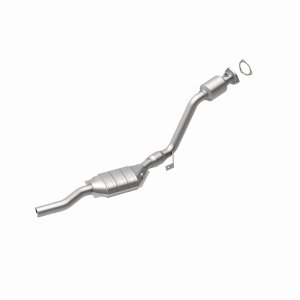 Volkswagen Passat Catalytic Converter - Magnaflow - California Grade CARB Compliant Direct-Fit - `00-`05