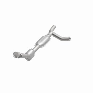 Ford E-250 Econoline Catalytic Converter - Magnaflow - California Grade CARB Compliant Direct-Fit - `00-`02