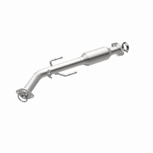 Toyota Sienna Catalytic Converter - Magnaflow - California Grade CARB Compliant Direct-Fit - `01-`03