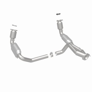 GMC Sierra 1500 Catalytic Converter - Magnaflow - California Grade CARB Compliant Direct-Fit - 2002