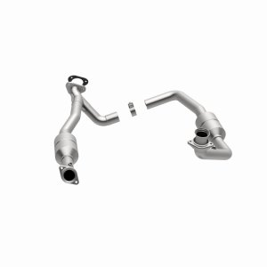 Ford E-250 Econoline Catalytic Converter - Magnaflow - California Grade CARB Compliant, Direct-Fit - 2002