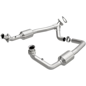 Ford E-350 Super Duty Catalytic Converter - Magnaflow - California Grade CARB Compliant, Direct-Fit - 2002