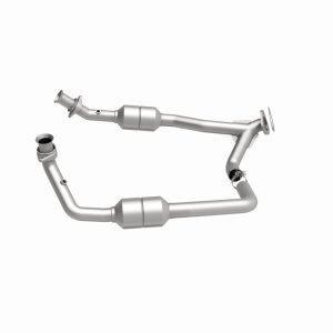 Ford E-350 Super Duty Catalytic Converter - Magnaflow - California Grade CARB Compliant, Direct-Fit - 2002