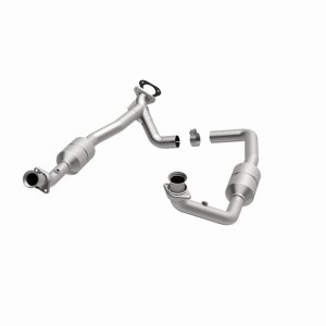 Ford E-350 Super Duty Catalytic Converter - Magnaflow - California Grade CARB Compliant, Direct-Fit - 2002