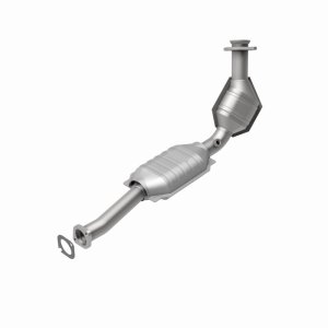 Lincoln Town Car Catalytic Converter - Magnaflow - California Grade CARB Compliant Direct-Fit - `03-`06 Lincoln Town Car Catalytic Converter - Magnaflow - California Grade CARB Compliant Direct-Fit - `03-`06