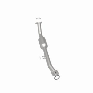 Toyota Sequoia Catalytic Converter - Underbody - Magnaflow - Direct Fit, CARB Compliant - `01-`04