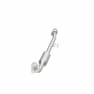 Toyota Sequoia Catalytic Converter - Underbody - Magnaflow - Direct Fit, CARB Compliant - `01-`04