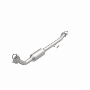 Toyota Sequoia Catalytic Converter - Underbody - Magnaflow - Direct Fit, CARB Compliant - `01-`04