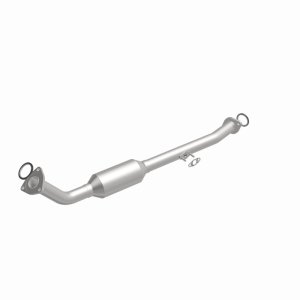 Toyota Sequoia Catalytic Converter - Underbody - Magnaflow - Direct Fit, CARB Compliant - `01-`04