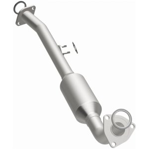 Toyota Sequoia Catalytic Converter - Underbody - Magnaflow - Direct Fit, CARB Compliant - `01-`04