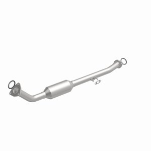 Toyota Sequoia Catalytic Converter - Underbody - Magnaflow - Direct Fit, CARB Compliant - `01-`04