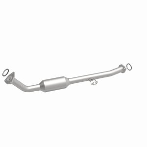 Toyota Sequoia Catalytic Converter - Underbody - Magnaflow - Direct Fit, CARB Compliant - `01-`04
