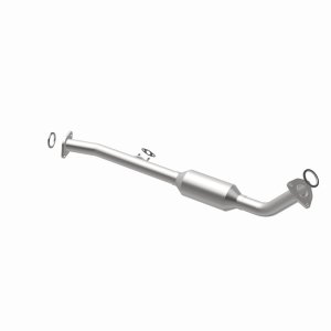 Toyota Sequoia Catalytic Converter - Underbody - Magnaflow - Direct Fit, CARB Compliant - `01-`04