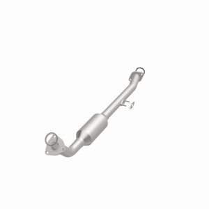 Toyota Sequoia Catalytic Converter - Underbody - Magnaflow - Direct Fit, CARB Compliant - `01-`04