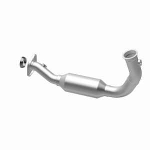 Jeep Liberty Catalytic Converter - Underbody - Magnaflow - California Grade CARB Compliant Direct-Fit - 2004