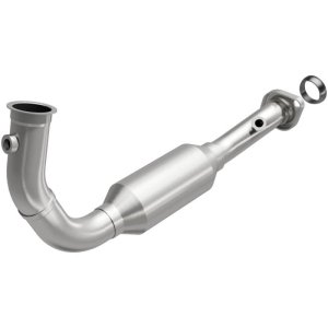 Jeep Liberty Catalytic Converter - Underbody - Magnaflow - California Grade CARB Compliant Direct-Fit - 2004