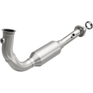 Jeep Liberty Catalytic Converter - Underbody - Magnaflow - California Grade CARB Compliant Direct-Fit - 2004