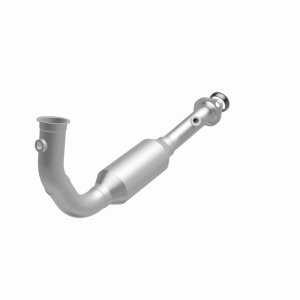 Jeep Liberty Catalytic Converter - Underbody - Magnaflow - California Grade CARB Compliant Direct-Fit - 2004