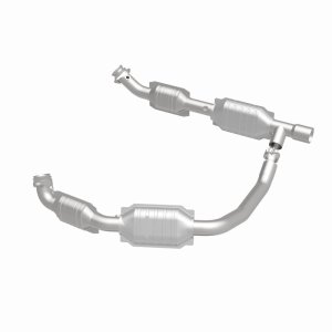 Ford E-250 Catalytic Converter - Magnaflow - California Grade CARB Compliant - 2005 Ford E-250 Catalytic Converter - Magnaflow - California Grade CARB Compliant - 2005