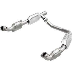 Ford E-350 Super Duty Catalytic Converter - Magnaflow - California Grade CARB Compliant - `05-`06
