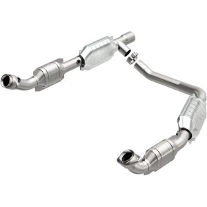 Ford E-350 Super Duty Catalytic Converter - Magnaflow - California Grade CARB Compliant - `05-`06