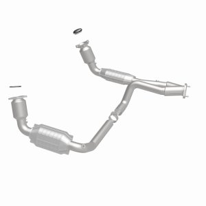 Chevrolet Silverado 1500 Catalytic Converter - Magnaflow - California Grade CARB Compliant, Direct-Fit - 2002