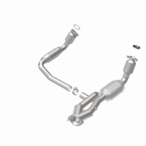 Chevrolet Silverado 1500 Catalytic Converter - Magnaflow - California Grade CARB Compliant, Direct-Fit - 2002