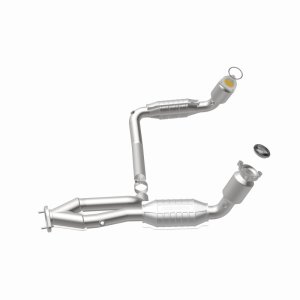 Chevrolet Silverado 1500 Catalytic Converter - Magnaflow - California Grade CARB Compliant, Direct-Fit - 2002