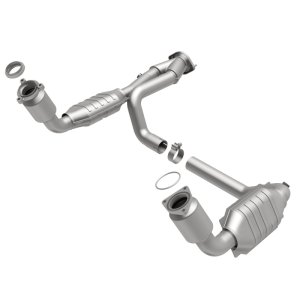 Chevrolet Silverado 1500 Catalytic Converter - Magnaflow - California Grade CARB Compliant, Direct-Fit - 2002