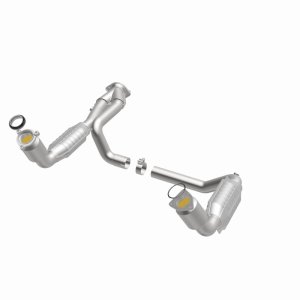 Chevrolet Silverado 1500 Catalytic Converter - Magnaflow - California Grade CARB Compliant, Direct-Fit - 2002