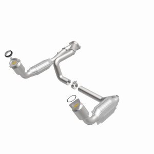 Chevrolet Suburban 1500 Catalytic Converter - Magnaflow - California Grade CARB Compliant, Direct-Fit - `01-`02