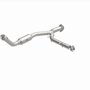 Ford Expedition Catalytic Converter - Magnaflow - California Grade CARB Compliant Direct-Fit - `05-`06