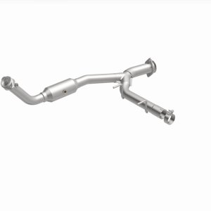 Ford Expedition Catalytic Converter - Magnaflow - California Grade CARB Compliant Direct-Fit - `05-`06