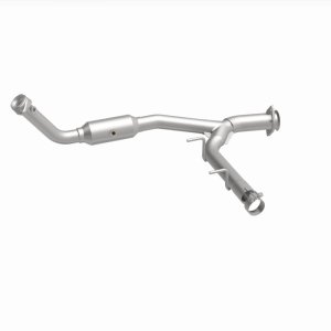 Ford Expedition Catalytic Converter - Magnaflow - California Grade CARB Compliant Direct-Fit - `05-`06