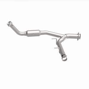 Ford Expedition Catalytic Converter - Magnaflow - California Grade CARB Compliant Direct-Fit - `05-`06