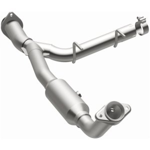 Ford Expedition Catalytic Converter - Magnaflow - California Grade CARB Compliant Direct-Fit - `05-`06