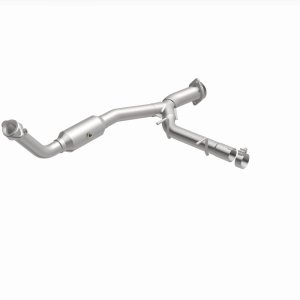 Ford Expedition Catalytic Converter - Magnaflow - California Grade CARB Compliant Direct-Fit - `05-`06