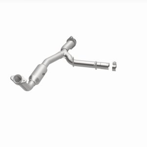 Ford Expedition Catalytic Converter - Magnaflow - California Grade CARB Compliant Direct-Fit - `05-`06