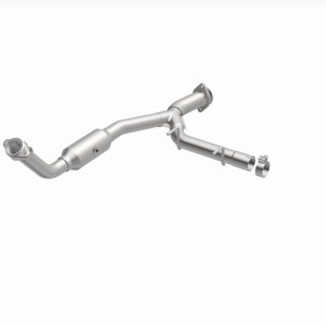Ford Expedition Catalytic Converter - Magnaflow - California Grade CARB Compliant Direct-Fit - `05-`06