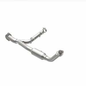 Ford Expedition Catalytic Converter - Magnaflow - California Grade CARB Compliant Direct-Fit - `05-`06