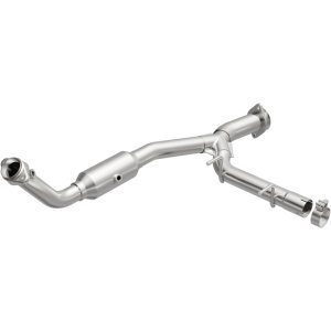 Ford Expedition Catalytic Converter - Magnaflow - California Grade CARB Compliant Direct-Fit - `05-`06