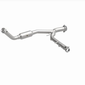 Ford Expedition Catalytic Converter - Magnaflow - California Grade CARB Compliant Direct-Fit - `05-`06