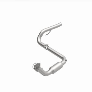 GMC Yukon XL 1500 Catalytic Converter - Magnaflow - CARB Compliant Direct-Fit - `04-`06