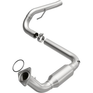 GMC Yukon XL 1500 Catalytic Converter - Magnaflow - CARB Compliant Direct-Fit - `04-`06
